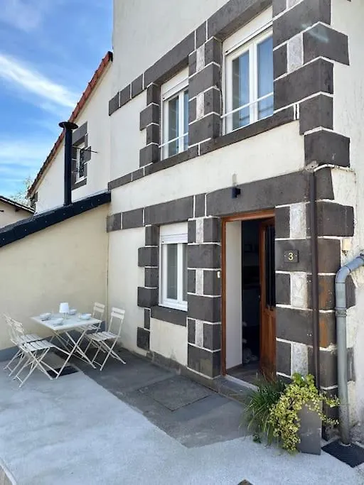 Au Puy De Paugnat Villa Charbonnieres-les-Varennes Holiday home