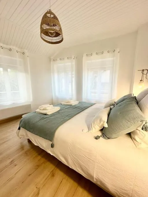 Au Puy De Paugnat Villa Charbonnieres-les-Varennes Holiday home