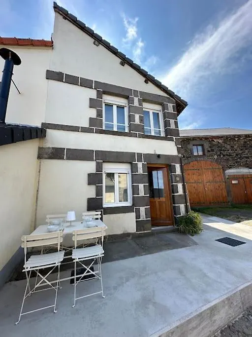 Au Puy De Paugnat Villa Charbonnieres-les-Varennes Holiday home